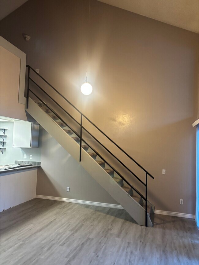 Building Photo - 14160 E Temple Dr