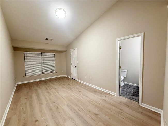 Building Photo - 1527 Cove Creek Cir