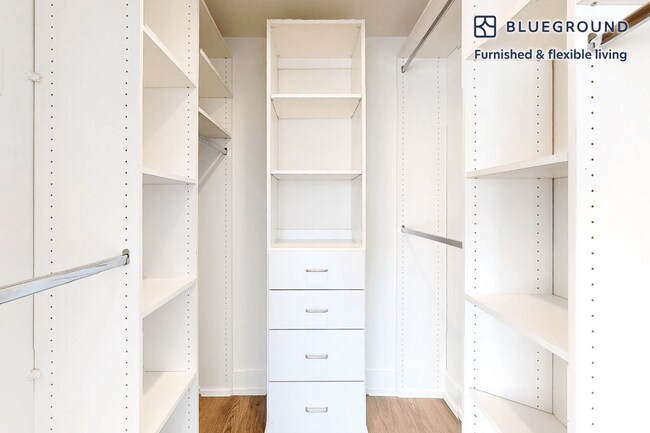 Building Photo - 807 N Hudson Ave