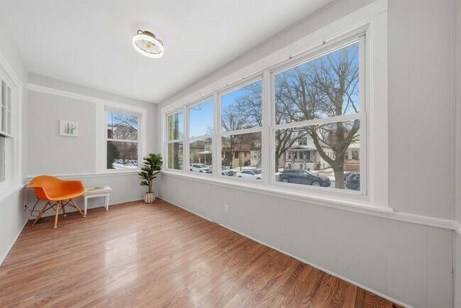 Building Photo - 4735 N Kilbourn Ave