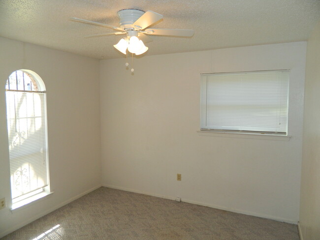 Building Photo - AVAILABLE NOW!!! Ideal Family Home! 4-Bed,...