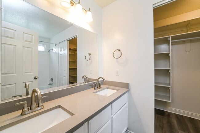 Building Photo - 1583 N 2530 W