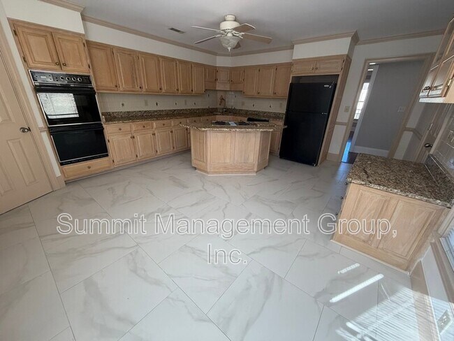 Building Photo - 2405 Twin Creek Ct SW