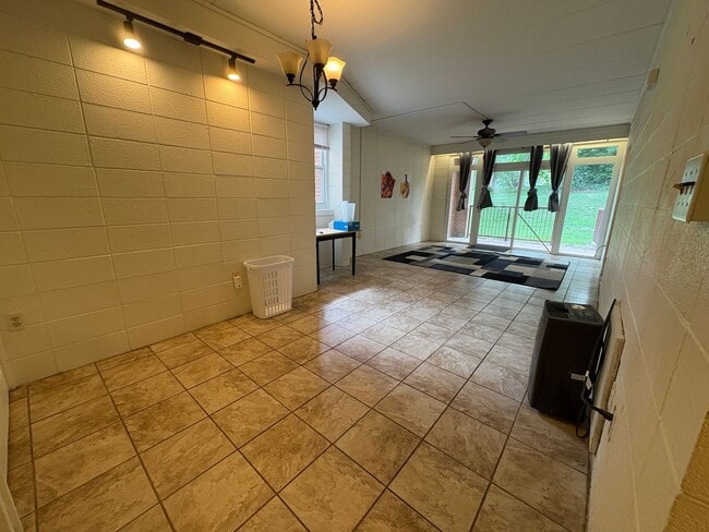 Building Photo - Brightwood - 900-B4