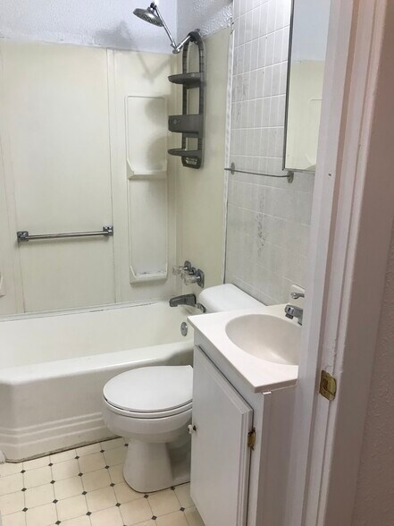 Building Photo - 529 N 4th St