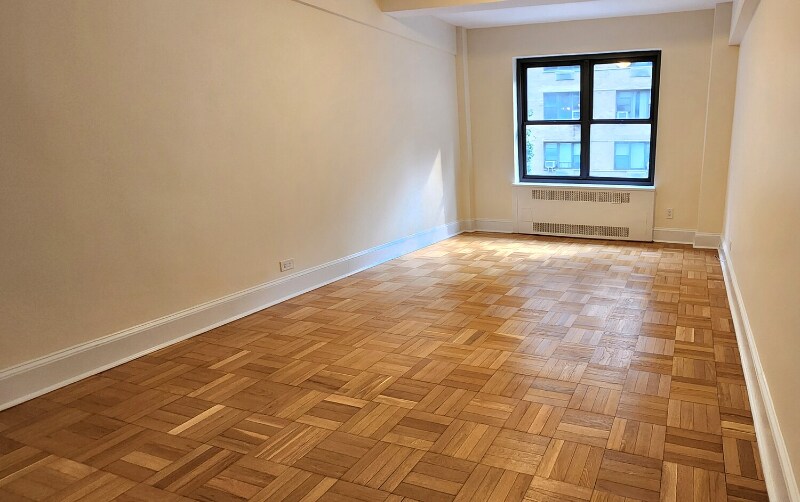 Building Photo - 141 E 56th St
