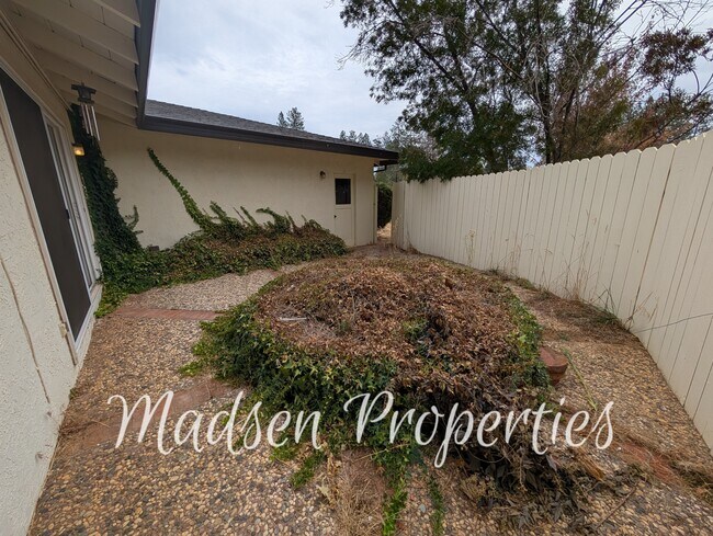 Building Photo - 6231 Pebble Ln