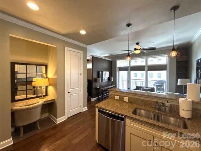 Building Photo - 230 S Tryon St