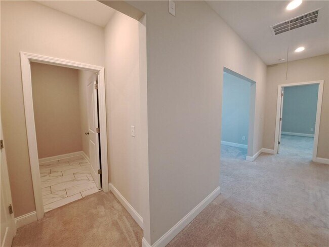 Building Photo - 637 Stan Hope Ln