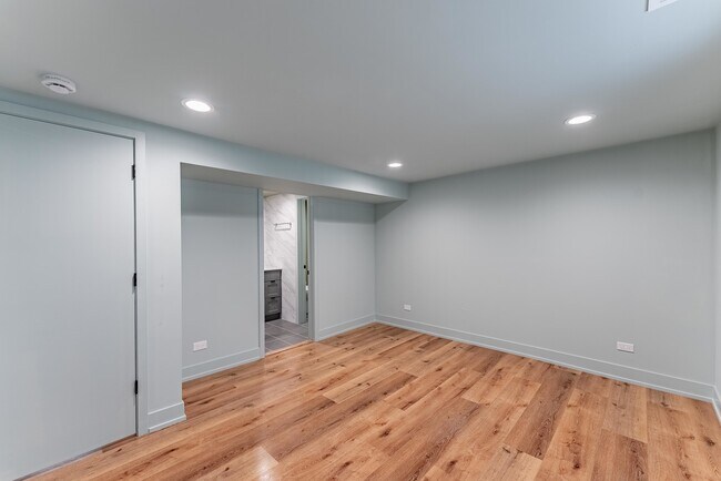 Building Photo - 4716 N Winthrop Ave