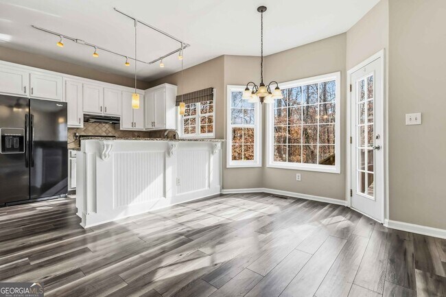 Building Photo - 825 Somerset Vale Dr