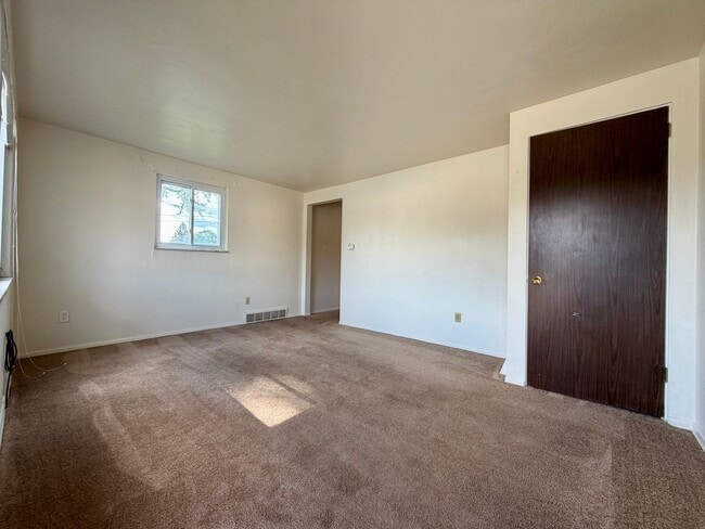 Building Photo - Outstanding 2 Bedroom in Cheswick with Central A/C & Yard! Call Today!