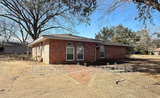 Building Photo - 341 N Burbank Dr