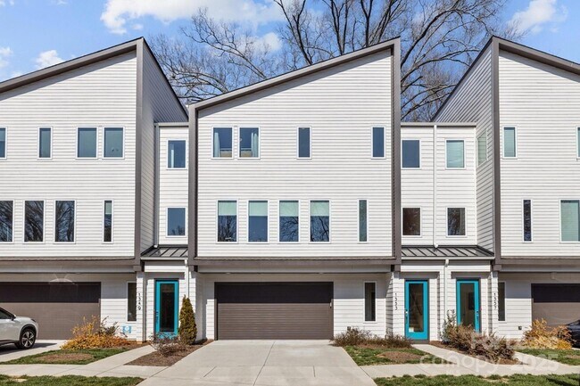 Building Photo - 1553 Pinecrest Ave