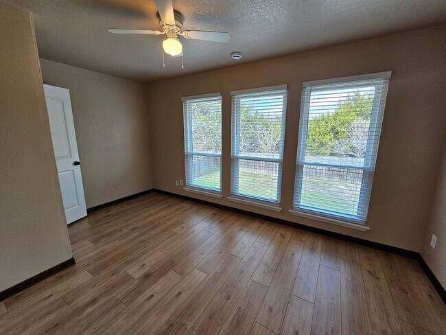 Building Photo - Spacious & Inviting 6-Bedroom Cedar Hill Home – Perfect for Your Next Move