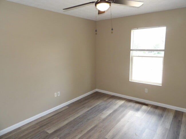Building Photo - 326 Bypass Plaza Dr