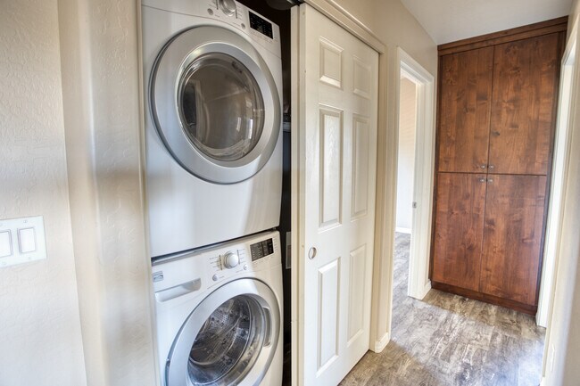 Building Photo - 5554 White Mountain Ave