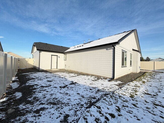 Building Photo - Brand New Hayden Home