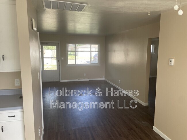 Building Photo - 3613 Highland Dr