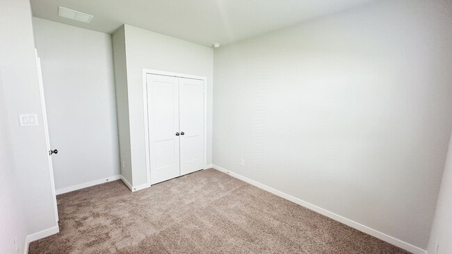 Building Photo - Brand new! Modern 3-Bedroom with Open-Conc...