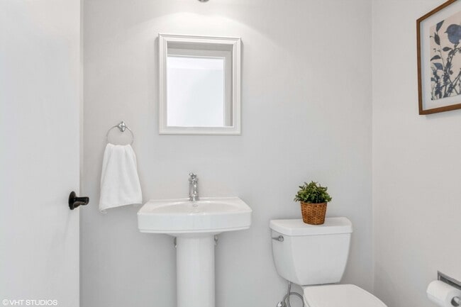 Building Photo - 77 S Evergreen Ave