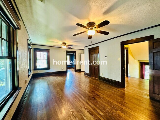 Building Photo - Beautiful, KCMO Home with Historic Charm, Updated Kitchen, Wood Floors and a Fenced Yard!