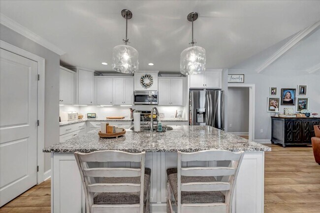 Building Photo - Beautiful 4BR/2.5BA  Full Brick Home in Co...