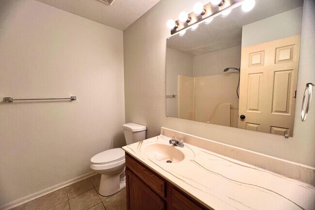 Building Photo - 2509 Hollyhock Dr
