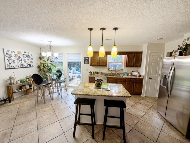 Building Photo - 743 Grovewood Dr