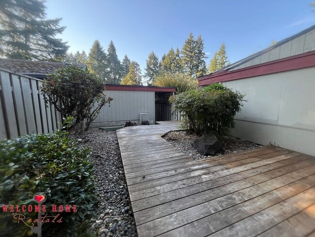 Building Photo - 2 bedroom townhome condo with AMAZING view, brand new carpeting and a fresh coat of paint!!!