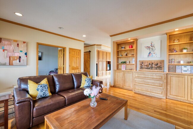Building Photo - Wine Country Living! Spacious 4 bedroom 2....