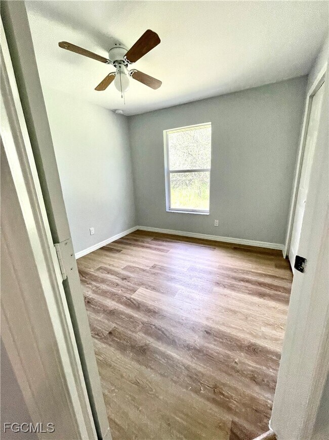 Building Photo - 3405 Hanna Ave N