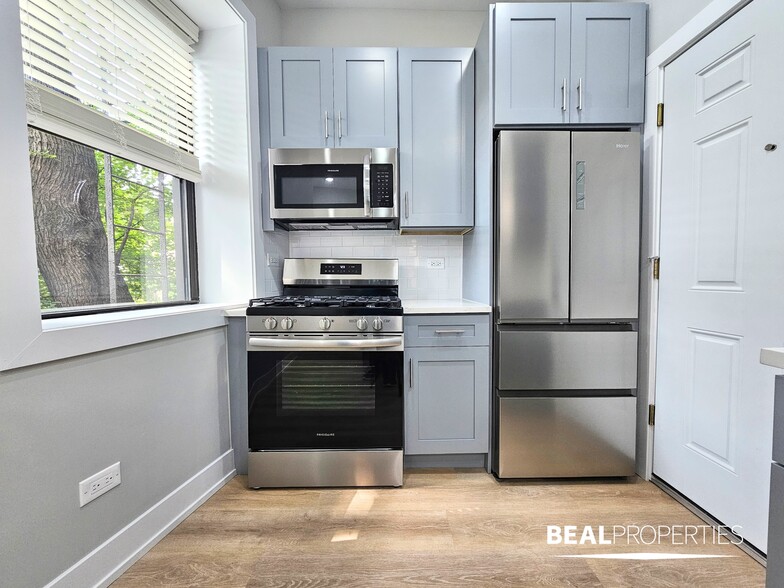 Building Photo - 428 W Belden Ave