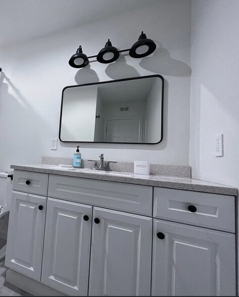 Building Photo - 4201 Bonita Rd