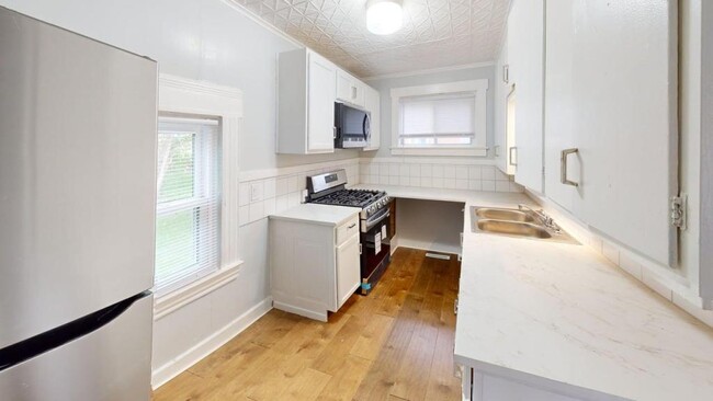 Primary Photo - 128 Huron St