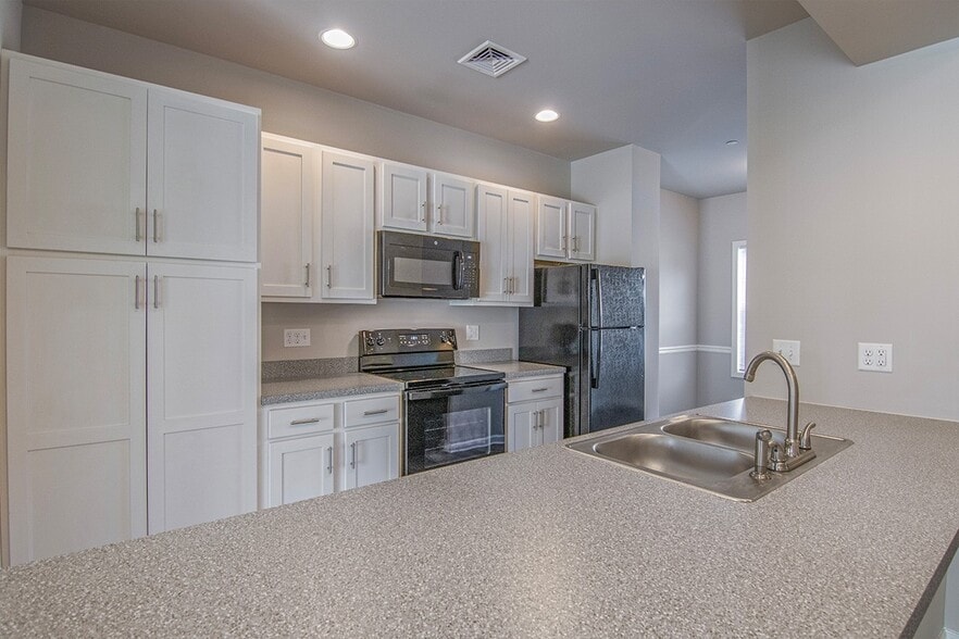 Building Photo - Wynchase II