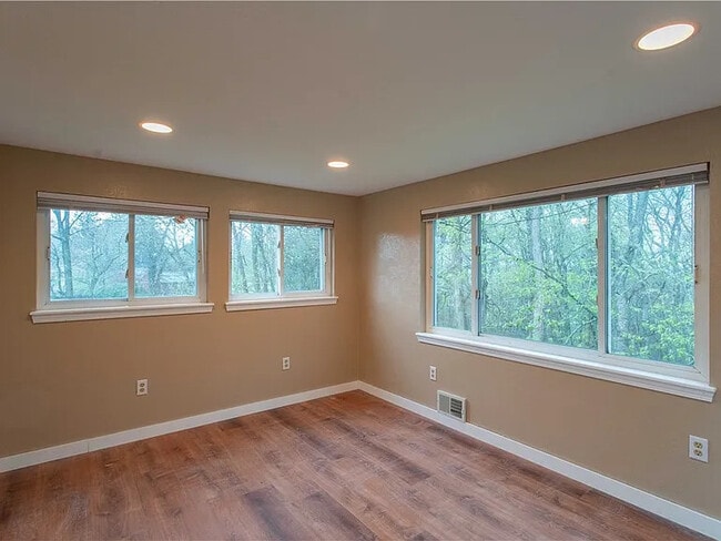 Building Photo - 194 Woodridge Dr