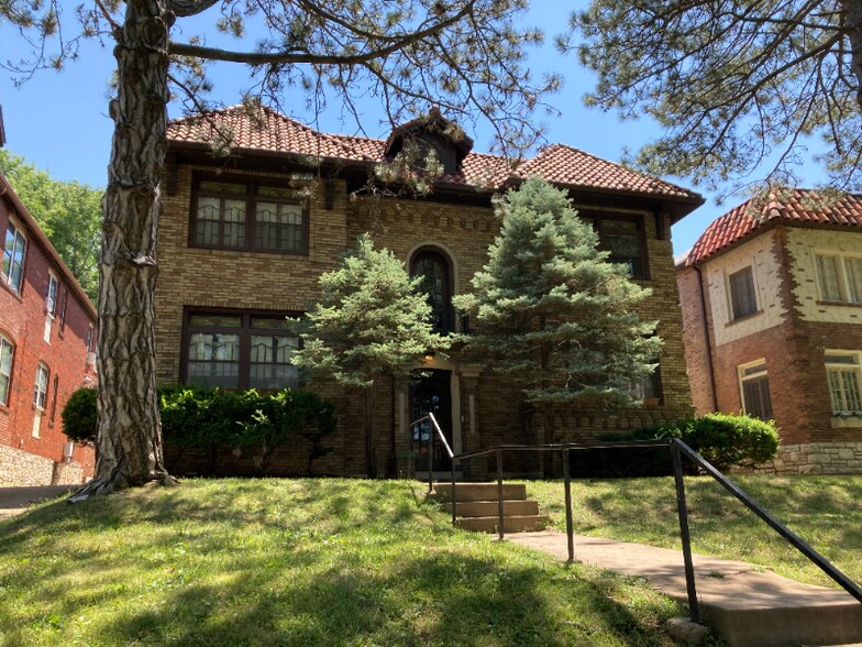 7212 Building - 7212 Forsyth Blvd