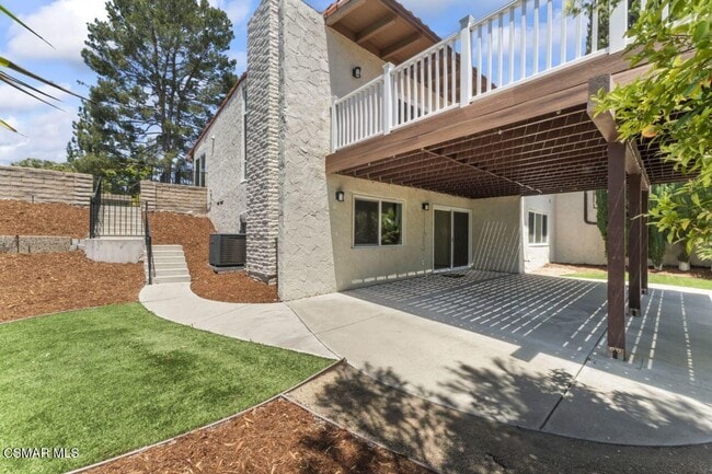 Building Photo - 4 bed, 2 1/2 bath home in the Racquet Club...