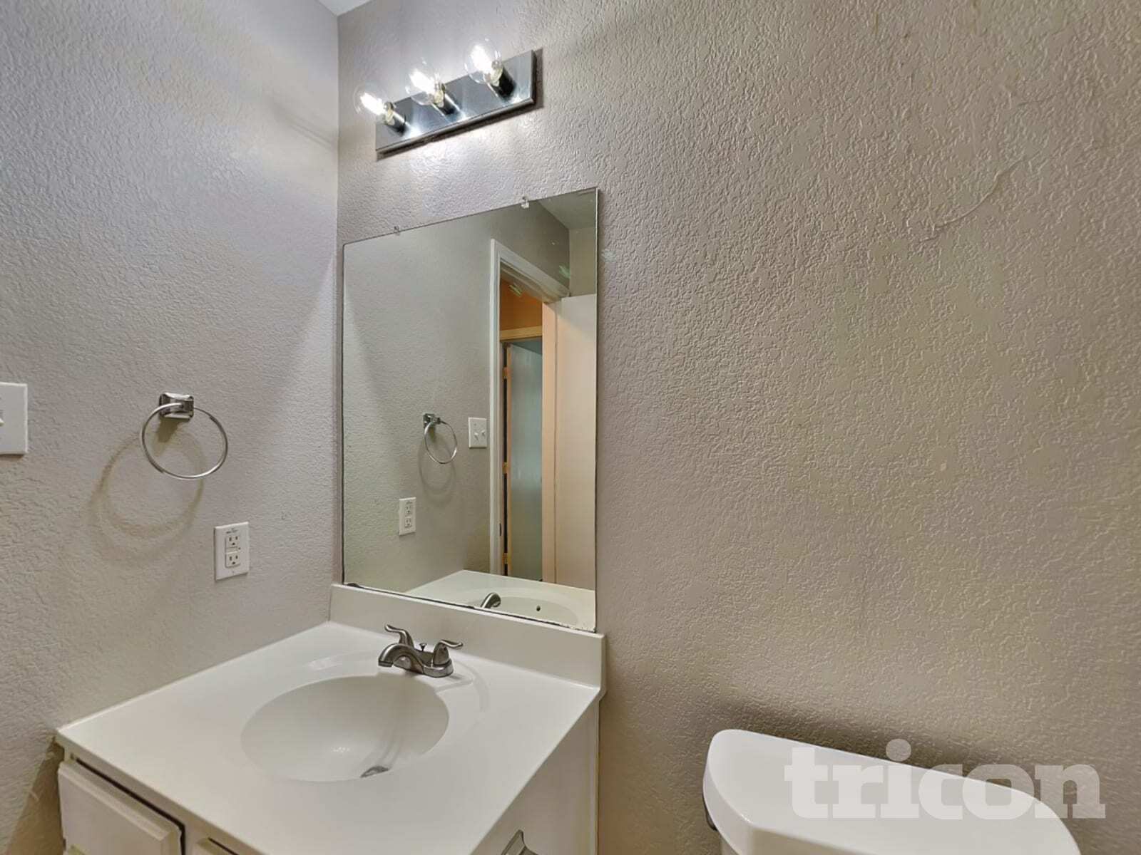 Building Photo - 2007 Mission Cove