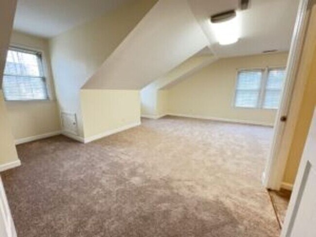Building Photo - 602 Fairington Dr