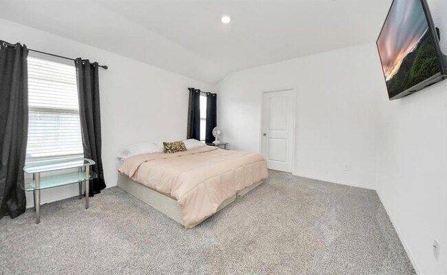 Building Photo - 14634 Cyn Pnes Ln