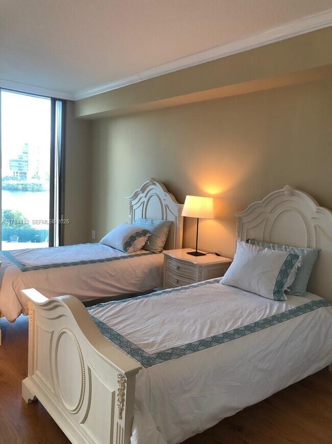 Building Photo - 3370 Hidden Bay Dr