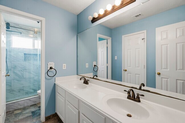 Building Photo - 2123 Mossy Trail Dr