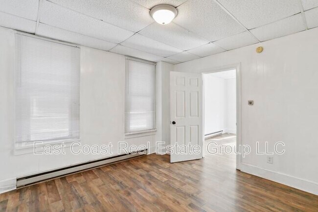 Building Photo - 207 N Mulberry St