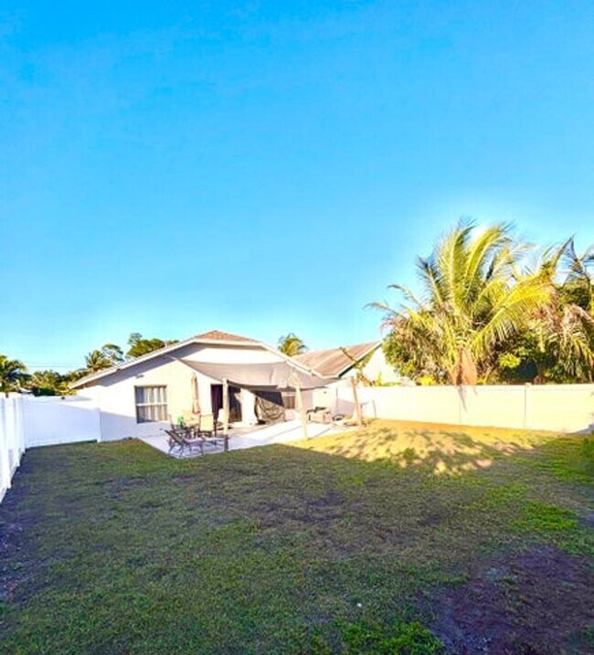 Building Photo - 6934 Mitchell St