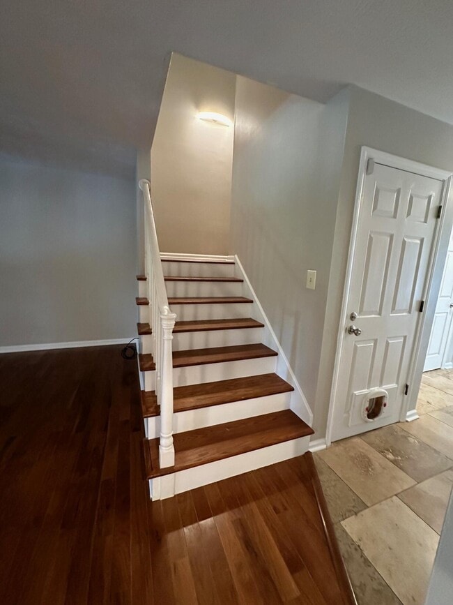 Building Photo - 3505 Lakeside Ct