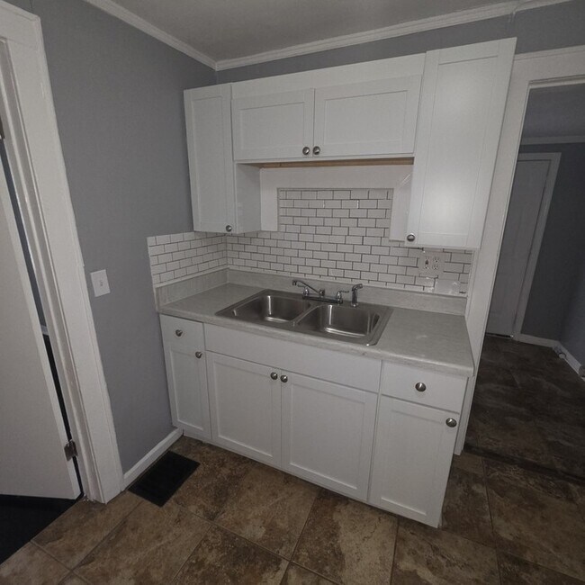 Building Photo - Cozy 3 bedrooms and 1 full bath home located on S Willow Ave in Independence, MO