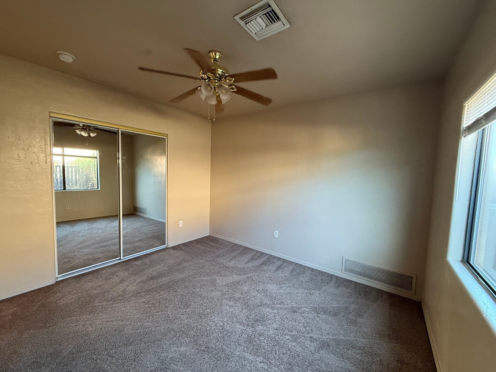 Building Photo - 809 E Seneca St