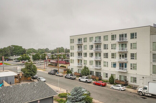 Building Photo - 2208 S Albion St